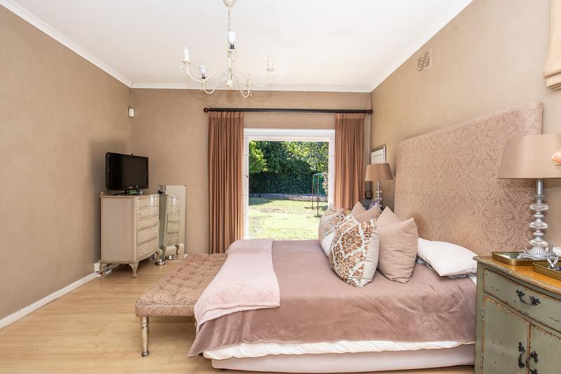 4 Bedroom Property for Sale in Constantia Western Cape